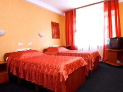 Holosiyvsky 3*